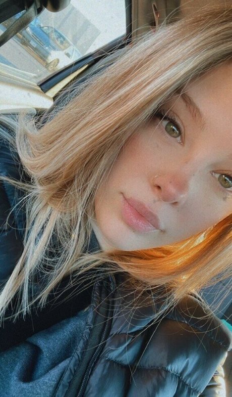 karmamegs 高品質モデル 画像