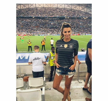 Laura Wontorra ポルノスター アーカイブ