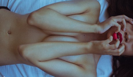 aerukomiao ヌードのポルノスター 写真