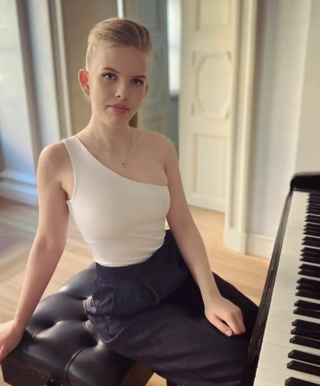 Eva Gevorgyan ポルノモデル ギャラリー