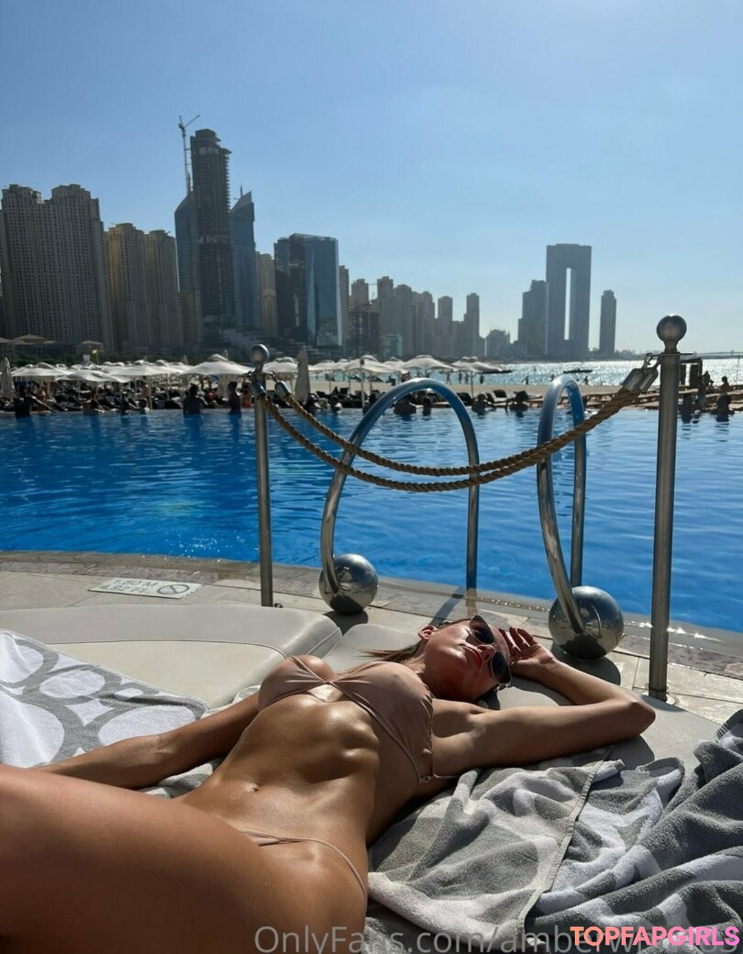 Amberwhite833 アダルトモデル アーカイブ