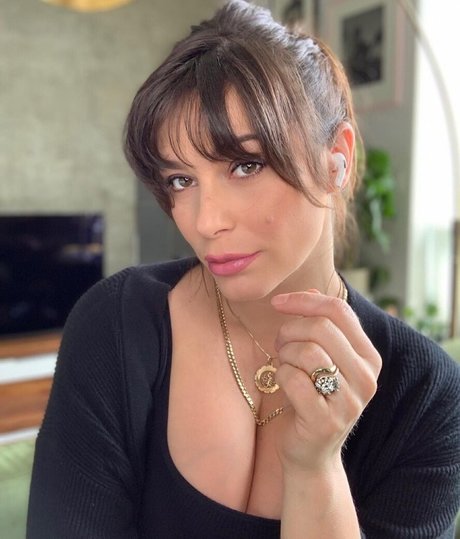 Elysia Rotaru 完璧なモデル 写真