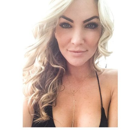 Casi Davies 裸モデル 写真