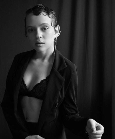 Shira Haas ポルノスター 素敵 画像