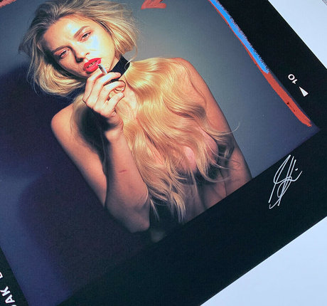 Elle Brittain セクシーなポルノスター 写真