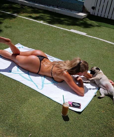 Lily Bowman 裸の女優 画像