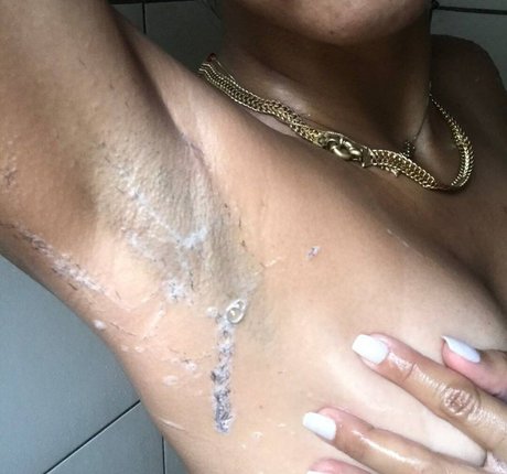 Julia Satto 高品質モデル 写真