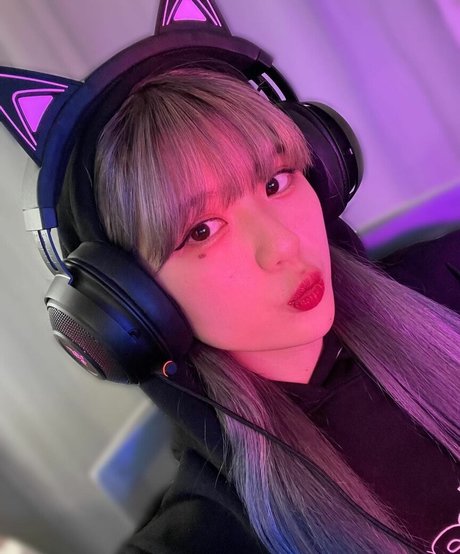 シシーオンリーファンズ アートヌード アーカイブ