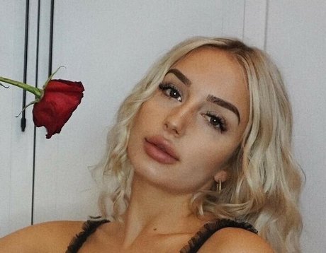 シシーオンリーファンズ ポルノ 写真