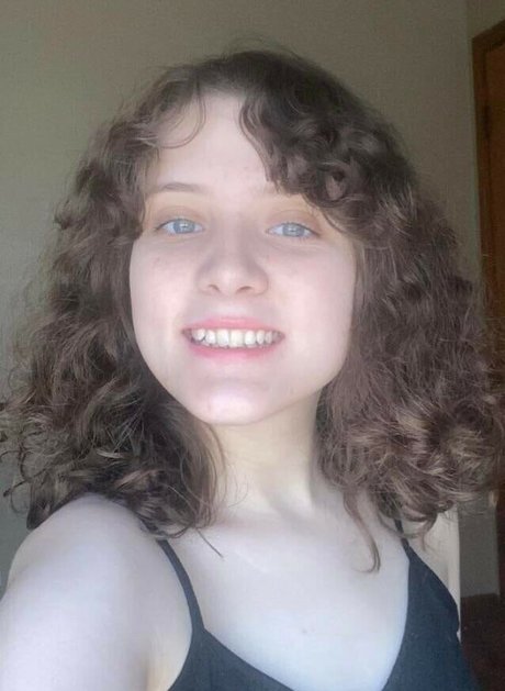 ApartmentFluffy7589 セクシーなポルノスター 画像