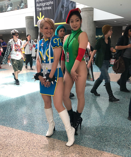 Reina Scully スター 裸 ギャラリー