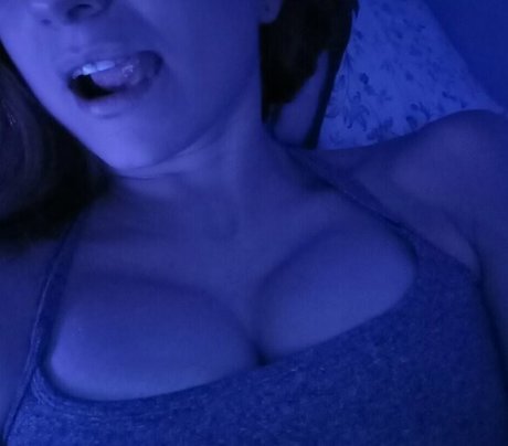 Nadira ASMR 独占スター ギャラリー