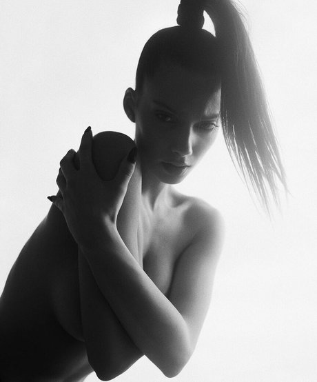 alexandra Domnita 高品質のスター アーカイブ