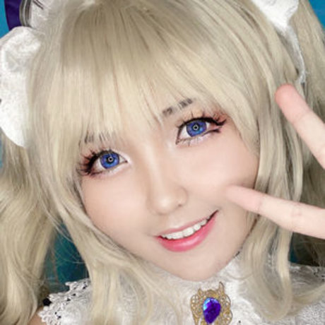 痩せた金髪の熟女OnlyFans 無料セクシー 画像