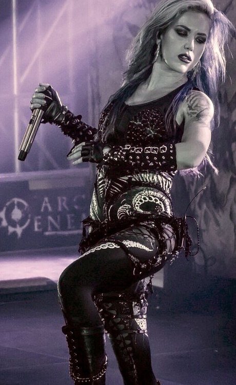 痩せた金髪の熟女OnlyFans 無料ヌード 写真