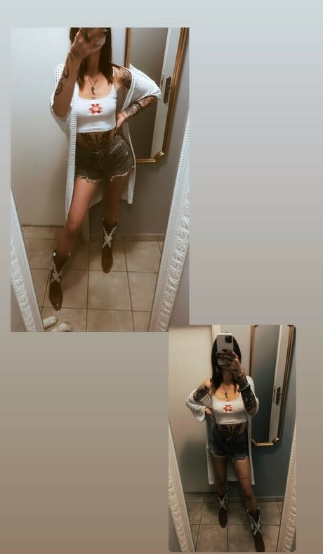 トップレスビーチOnlyFans セクシー裸 写真