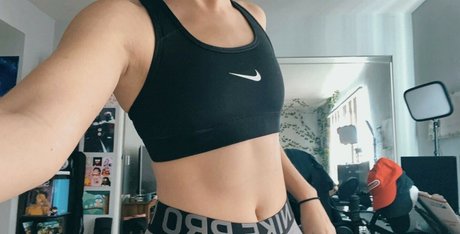 Sloane Skipper Wolf セクシーモデル 画像