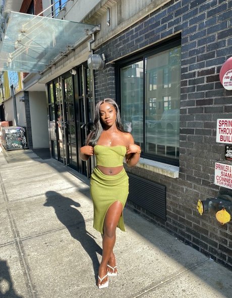 bribriann6722 top profile image