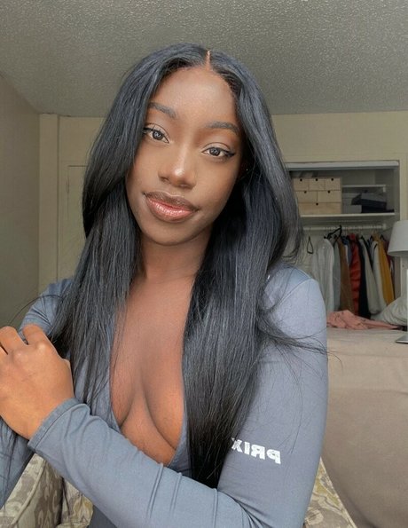 bribriann6722 アダルトモデル 写真