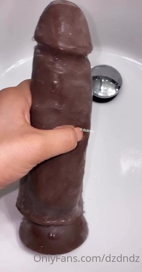 Dzdndz 裸のポルノスター 画像