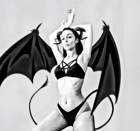 Dinkakay エロティックなポルノスター 写真