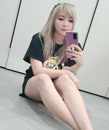 Yvonneflinetv トップポルノスター 写真