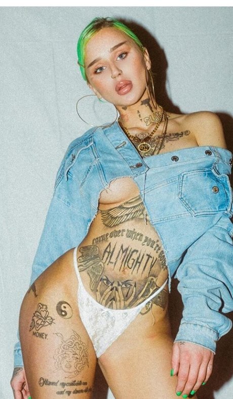 Amy Almighty 裸のポルノスター 画像