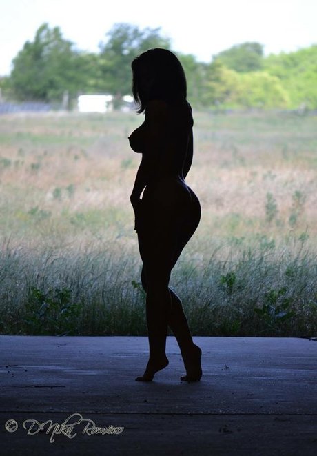 D Nika Romero スター 裸 写真