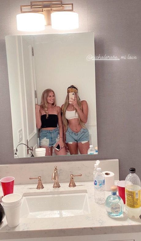 レズビアンセックスOnlyFans アートポルノ 写真