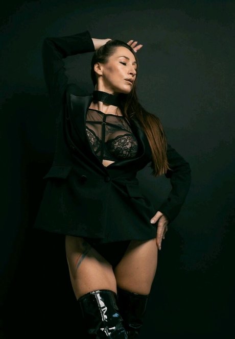 Saska Omeragic 素敵なスター 写真