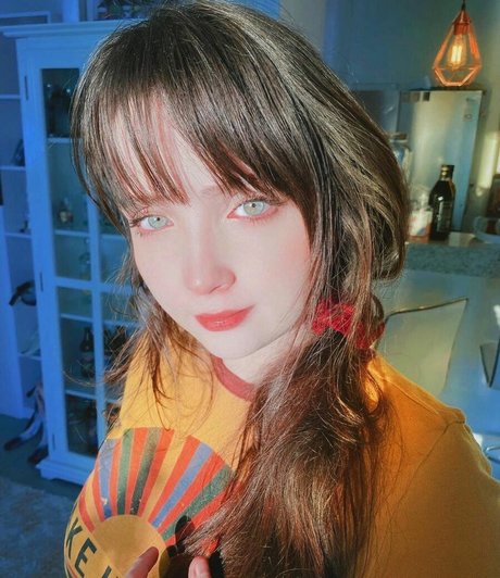 Isis Vasconcelllos 可愛い女優 写真