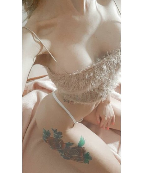 Melu Yoverno ヌードスター 画像