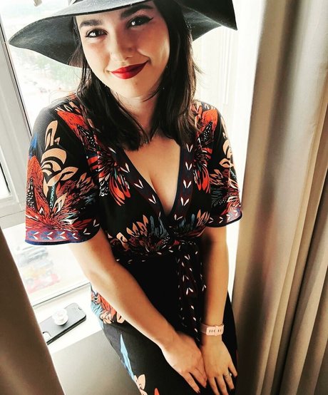 Prim ASMR アダルトモデル 写真