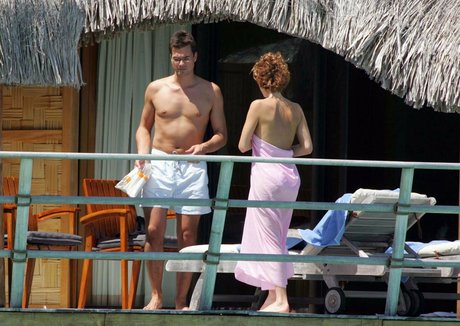 Natasha Kaplinsky 裸のスター 画像