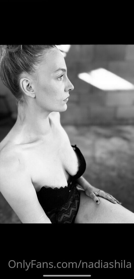 Nadia Shila アートスター 写真