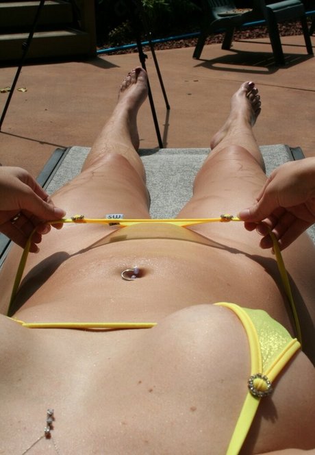 Lauren Luvsit 裸の女優 ギャラリー