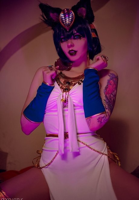 大きな黒い猫OnlyFans ヌード 写真