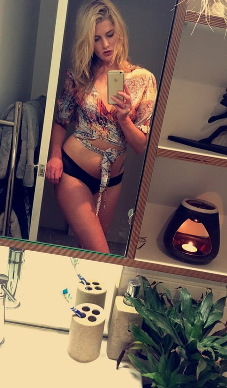 Ashley Bradley モデル 写真