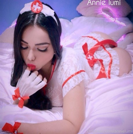 Annie Luminoso ポルノスター 裸 写真