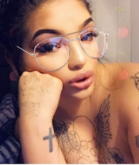 Mimi Latina Amateur 無料女優 写真