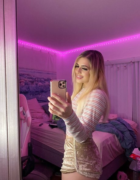 金髪ストリップOnlyFans ポルノグラフィック 画像