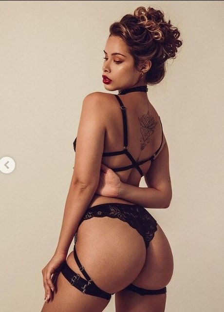 Jolie Perez XXXモデル 写真