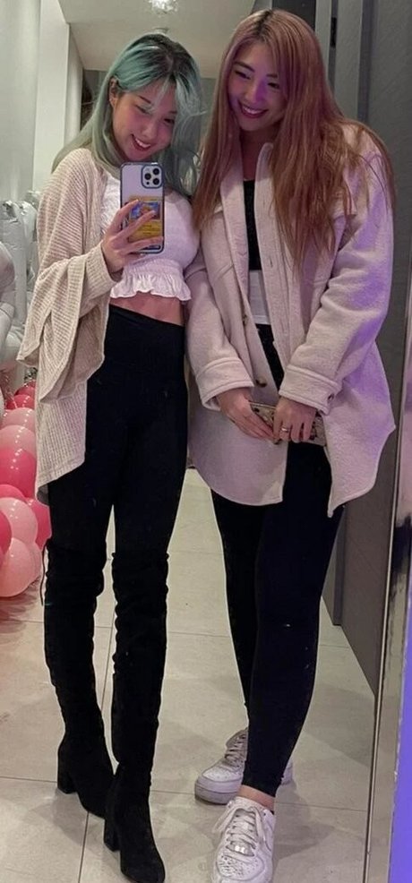 双子のOnlyFans アート裸 写真