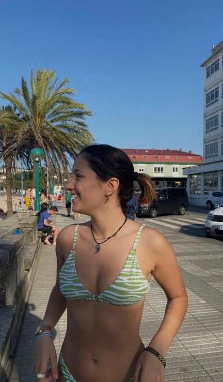 DMV オンリーファン ヌード 写真