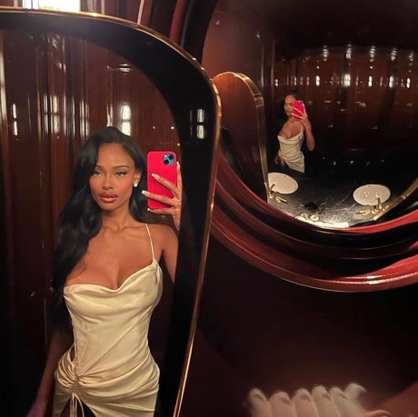 Vinetria ヌードモデル 写真