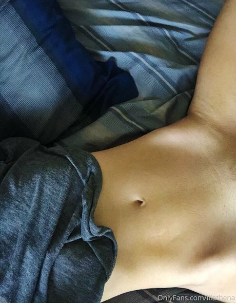 lilathena エロティックなモデル 画像