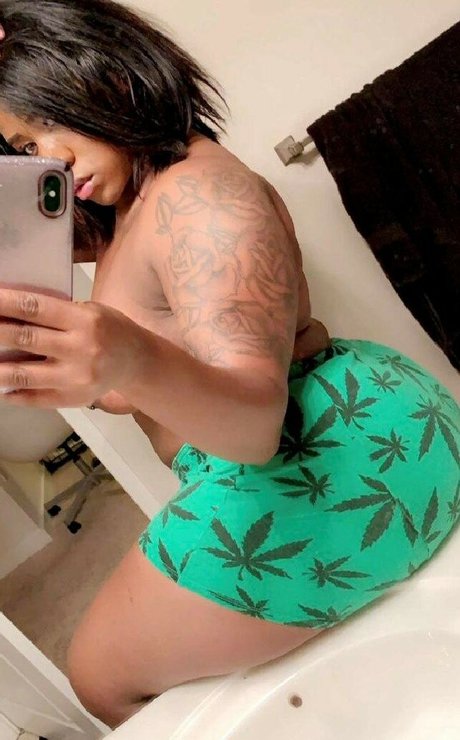 Juicy Quin ヌード女優 写真