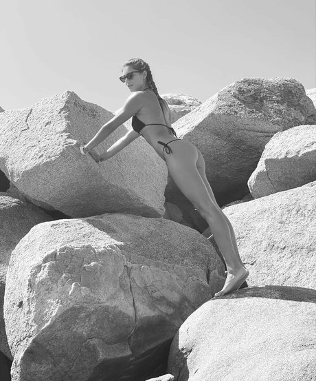 Corinna Dentoni スター ヌード ギャラリー