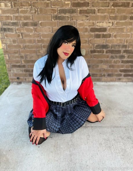 Gabby Zombie セクシーモデル 写真