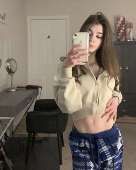 Katie Isnor ポルノモデル 写真